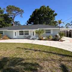 Pet Friendly space close to the beach and shopping