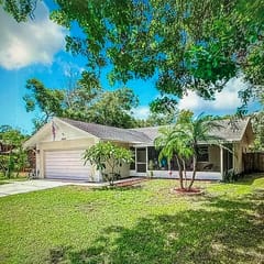 Pet Friendly Pool Home close to beach and Walsingham Park