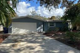 Pet Friendly Home close to beach with direct access to trail - Image 2