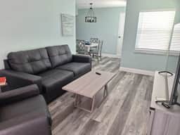 Walking distance to the beach pet friendly - Image 5