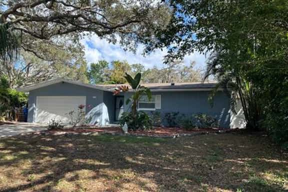 Pet Friendly Home close to beach with direct access to trail - Image 1