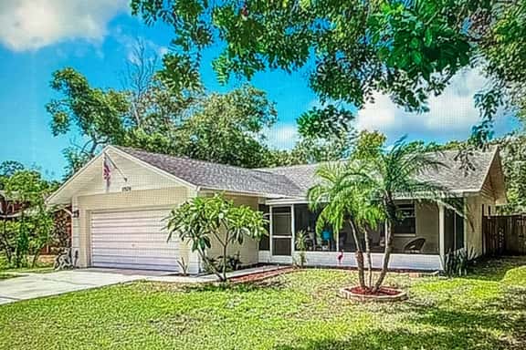 Pet Friendly Pool Home close to beach and Walsingham Park - Image 1