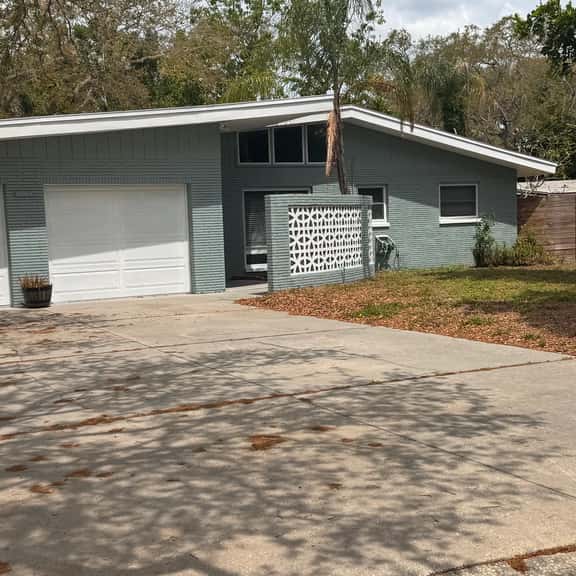 Pet Friendly Home close to beach with direct access to park - Image 1