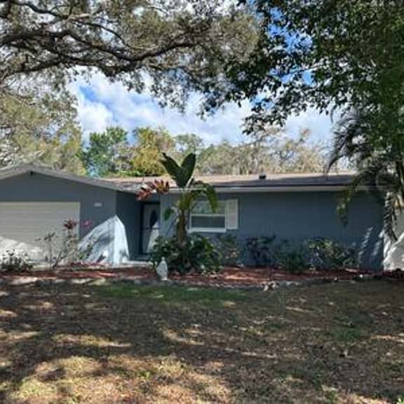 Pet Friendly Home close to beach with direct access to trail - Image 1