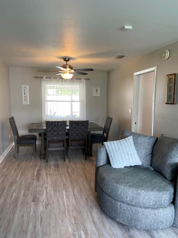 Pet Friendly Home with Hot Tub near Walsingham Park - Image 4