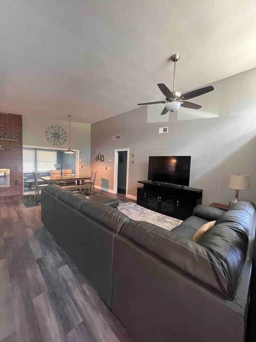Pet Friendly Home close to beach with direct access to park - Image 2