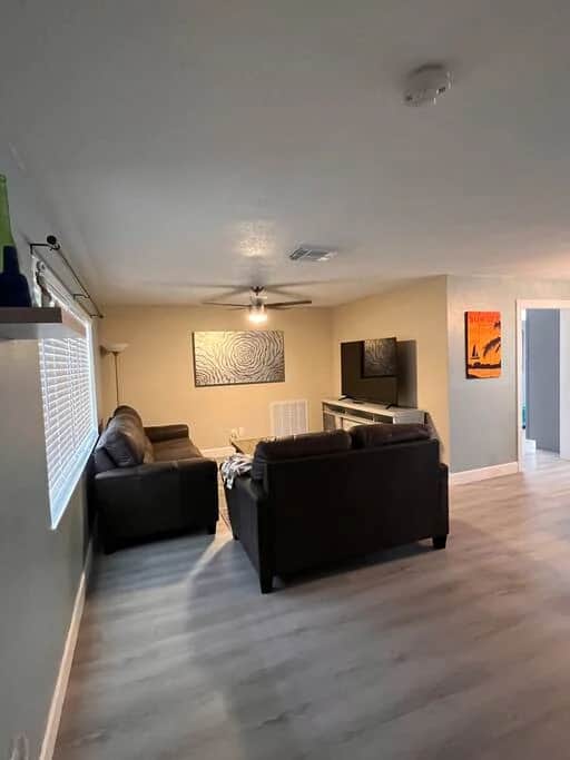 Pet Friendly Home close to the beach and Taylor Park - Image 4