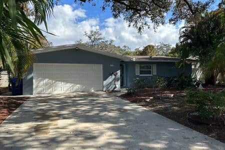 Pet Friendly Home close to beach with direct access to trail - Image 2