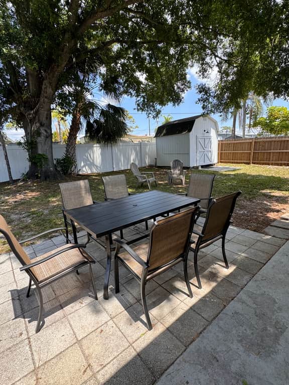Pet Friendly space close to the beach and shopping - Image 2