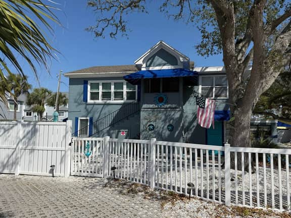 Pet Friendly Home walking distance to the beach - Image 3